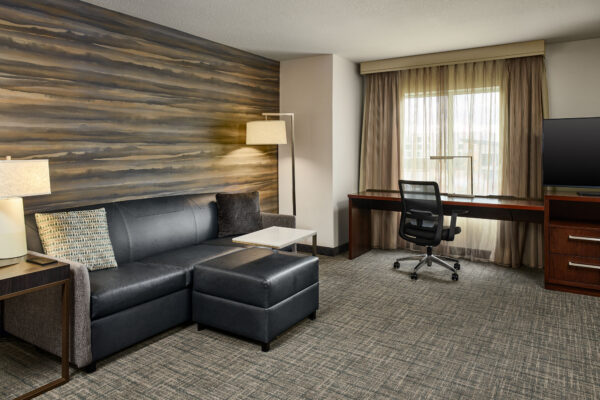 RI-RAPRI-1BR_Suite-King-Living_Room