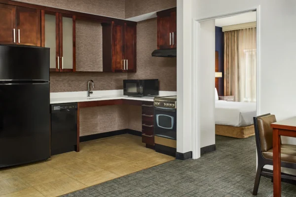 RI-RAPRI-1BR_Suite_King-Kitchen_ADA