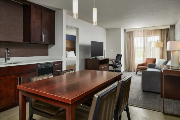 RI-RAPRI-1BR_Suite_QQ-Wide_Shot